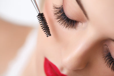 SPOTLIGHT: FINDING THE PERFECT ALL-NATURAL MASCARA